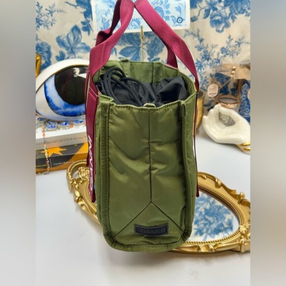 🆕 GANNI 🧿 NWT Small Recycled Tech Tote Bag Crossbody, Kalamata & Burgundy Pink - Picture 4 of 12